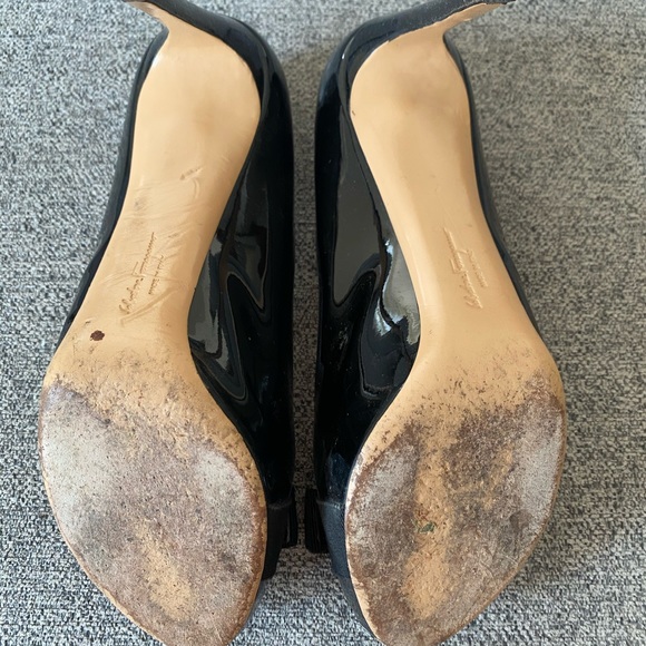 Ferragamo Nero Patent Pumps w/ Box - Picture 3 of 8